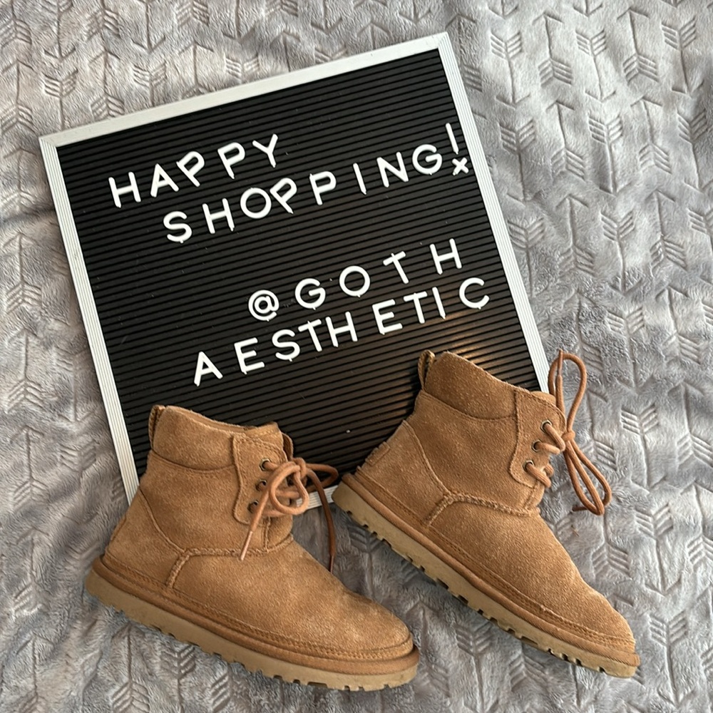 UGG Lace-up Boots / Booties
